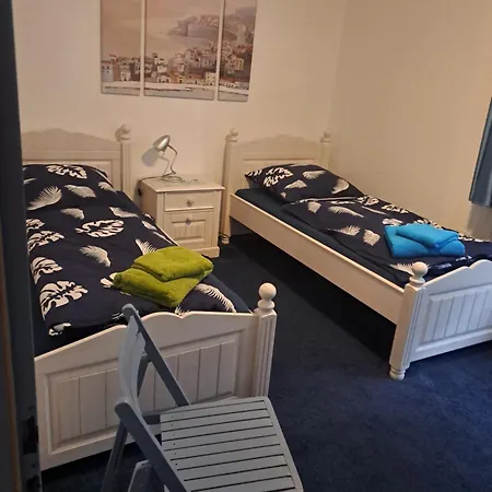 Praktisches Apartment Fuer Reisende Und Monteure 아파트 *